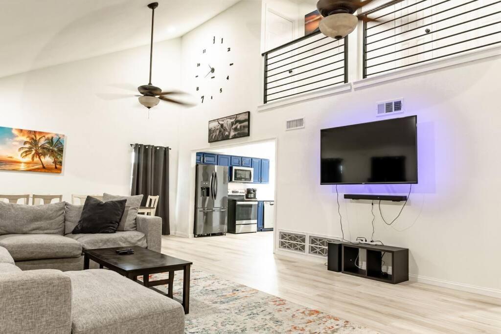 Roomy Home 5 Mins From Attractions กาลเวสตัน ภายนอก รูปภาพ